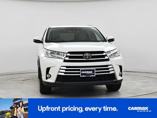 White 2018 Toyota Highlander XLE
