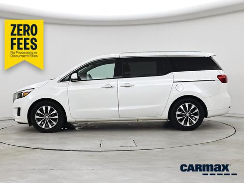 White 2018 Kia Sedona SX