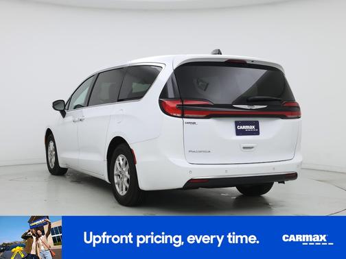 White 2023 Chrysler Pacifica Touring L
