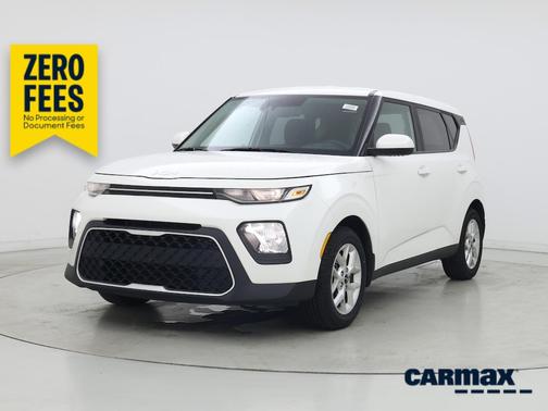 White 2022 Kia Soul LX