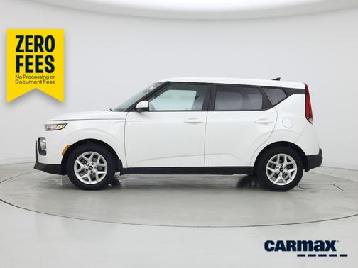 White 2022 Kia Soul LX