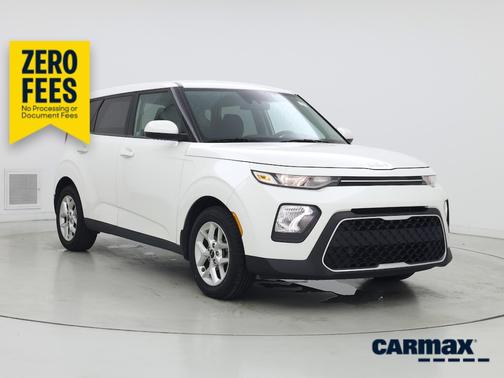 White 2022 Kia Soul LX