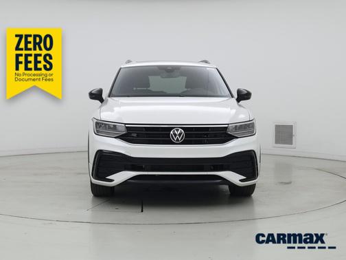 White 2022 Volkswagen Tiguan SE