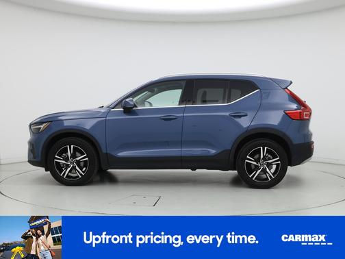 2025 Volvo XC40 B5 Core Bright Theme