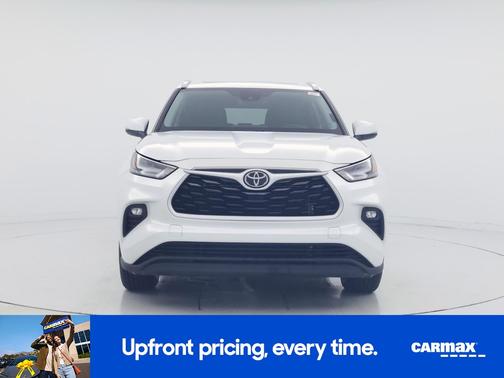 White 2022 Toyota Highlander XLE