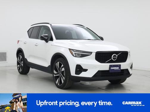 White 2025 Volvo XC40 B5 Plus Dark Theme