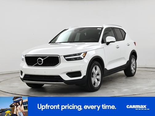 White 2019 Volvo XC40 T5 Momentum