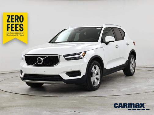 White 2019 Volvo XC40 T5 Momentum