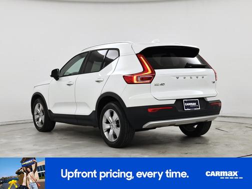 White 2019 Volvo XC40 T5 Momentum