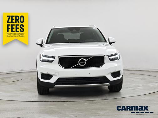 White 2019 Volvo XC40 T5 Momentum