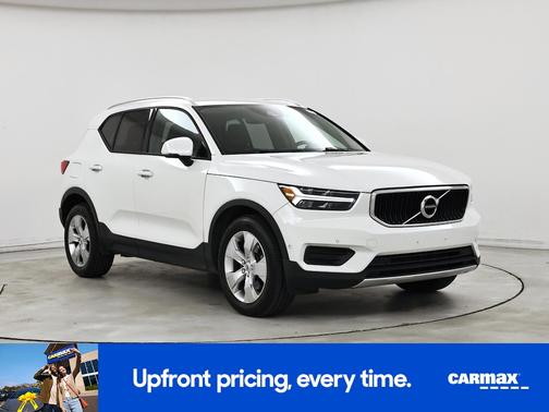 White 2019 Volvo XC40 T5 Momentum
