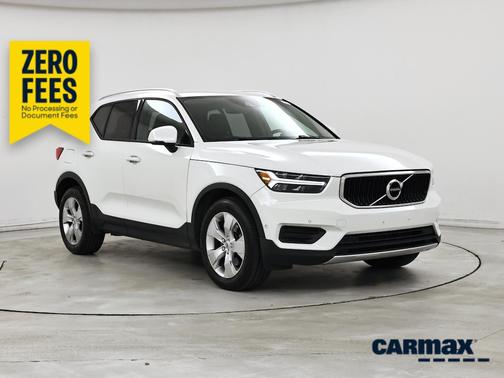 White 2019 Volvo XC40 T5 Momentum