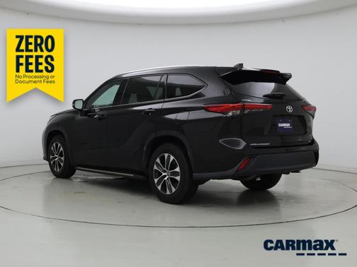 Black 2021 Toyota Highlander XLE