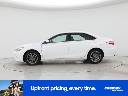 White 2015 Toyota Camry SE