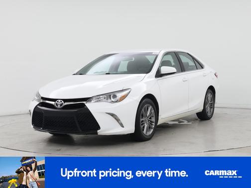 White 2015 Toyota Camry SE