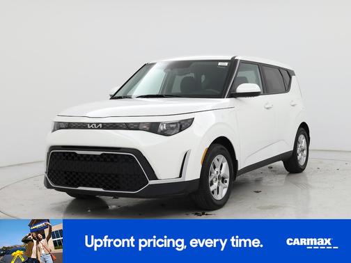 White 2024 Kia Soul LX