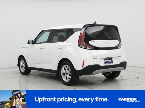 White 2024 Kia Soul LX