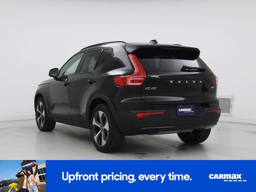 2023 Volvo XC40 B4 Ultimate Dark Theme