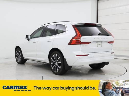 2022 Volvo XC60 B5 Momentum