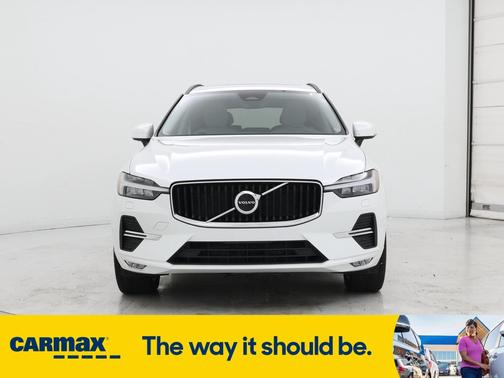 2022 Volvo XC60 B5 Momentum