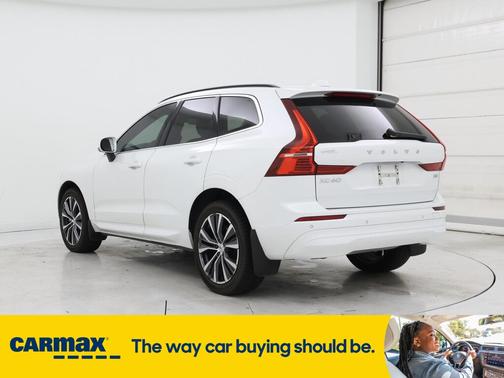 2022 Volvo XC60 B5 Momentum