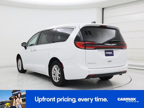 White 2023 Chrysler Pacifica Touring L