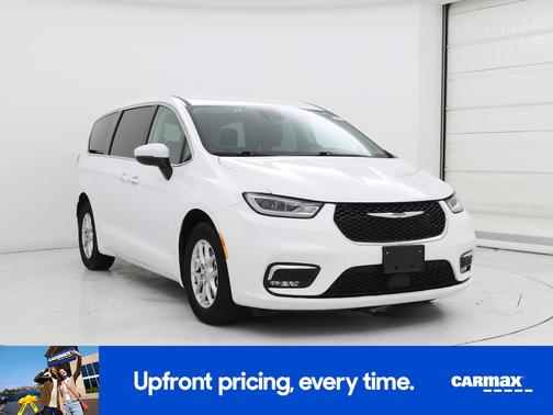 White 2023 Chrysler Pacifica Touring L