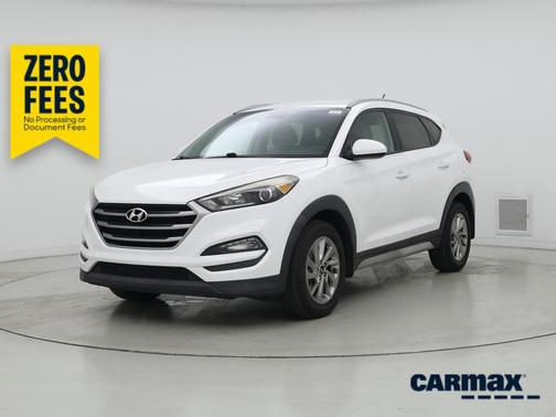 White 2017 Hyundai TUCSON SE
