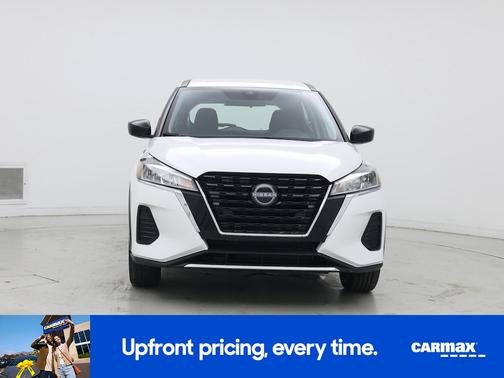 White 2024 Nissan Kicks S