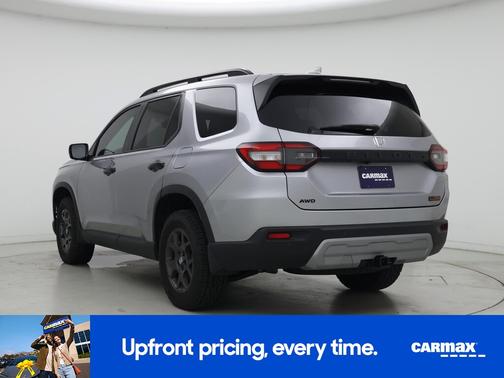 Silver 2025 Honda Pilot Trailsport