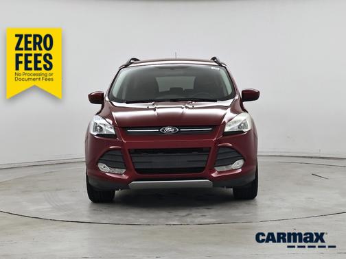 Red 2015 Ford Escape SE
