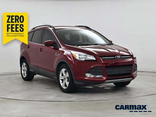 Red 2015 Ford Escape SE