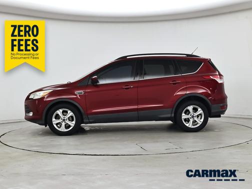 Red 2015 Ford Escape SE