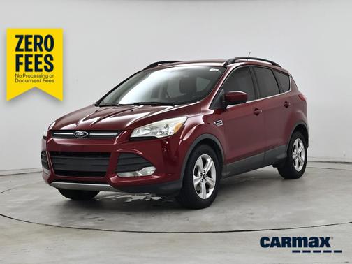 Red 2015 Ford Escape SE