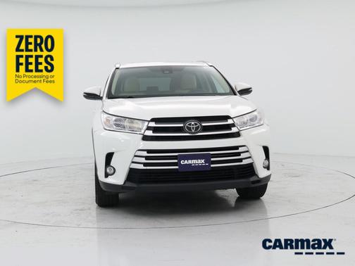 White 2018 Toyota Highlander XLE