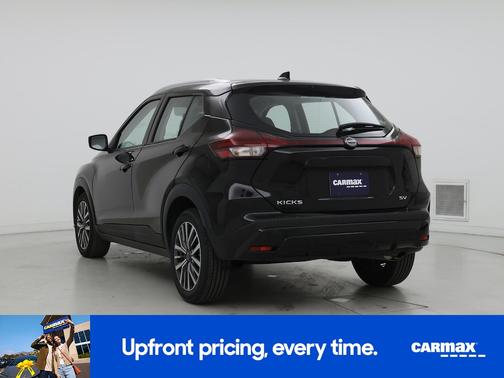 Black 2024 Nissan Kicks SV