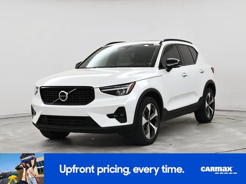 White 2023 Volvo XC40 B4 Ultimate Dark Theme