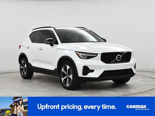 White 2023 Volvo XC40 B4 Ultimate Dark Theme