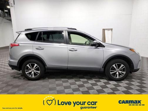 Photo 4 of 26 of 2018 Toyota RAV4 XLE