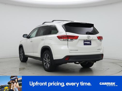 White 2019 Toyota Highlander XLE