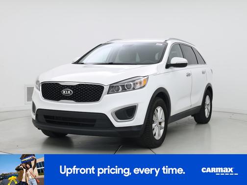 White 2016 Kia Sorento LX