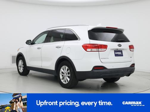 White 2016 Kia Sorento LX