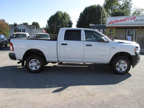 2022 RAM 2500 Tradesman Crew Cab 4x4 6'4' Box