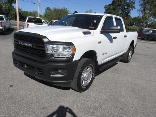 2022 RAM 2500 Tradesman Crew Cab 4x4 6'4' Box