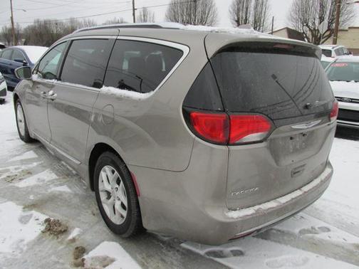 2018 Chrysler Pacifica Touring-L