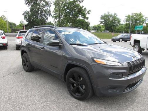 2016 Jeep Cherokee Sport