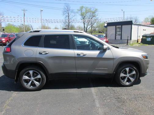 Light Brownstone Pearlcoat 2019 Jeep Cherokee Limited