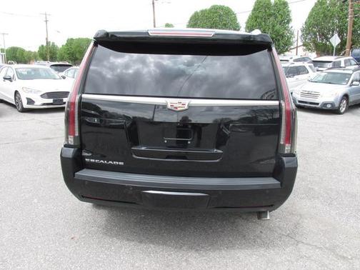 2017 Cadillac Escalade Luxury