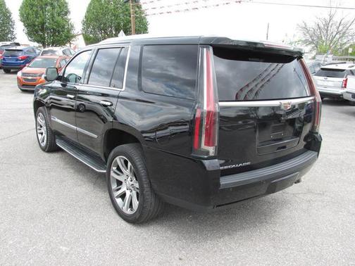 2017 Cadillac Escalade Luxury