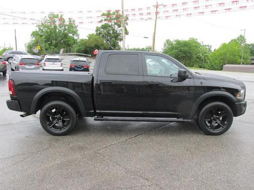 Diamond Black Crystal Pearlcoat 2022 RAM 1500 Classic SLT
